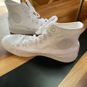 NWOT Converse hi tops. Size 9